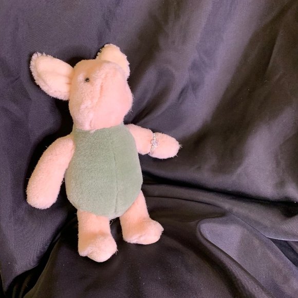 Silver Toned Ring with Oval Clear Stones With Eight Smaller Stones - Picture 6 of 12